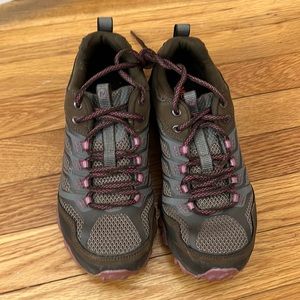 Merrill Moab Boulder Women’s Hiking Shoes